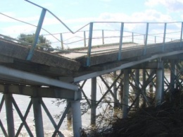 В Прикарпатье обвалился мост, который ремонтировали восемь лет назад (ФОТО)