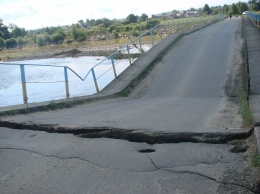 В Ивано-Франковской области обрушился мост между двумя селами