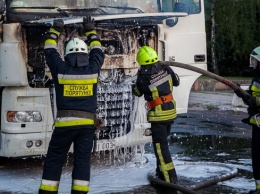 Возле ТЦ «Наша Правда» загорелся грузовик DAF: водителя госпитализировали