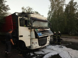 В Днепре на ходу загорелся грузовик с пьяным водителем за рулем