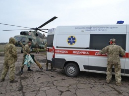 Вертолетом в больницу Днепра доставили тяжелораненного военного ВСУ