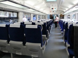 УЗ обвиняет пассажиров в поломке 82 подстаканников и 578 кнопок в поездах Hyundai