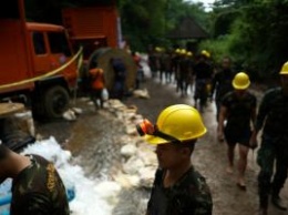 В Таиланде во время спасения застрявших в пещере подростков погиб водолаз