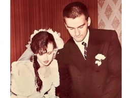 "Красивая супруга": глава Крыма показал свадебное фото в семейный праздник