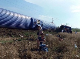 В Турции сошел с рельс пассажирский поезд, 10 человек погибли, 73 ранены