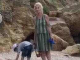 На одесском пляже женщины топили свою собаку, а потом ударили плачущего ребенка, - ФОТО, ВИДЕО