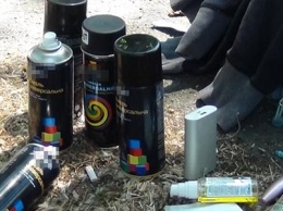 В Бердянске задержали студентов, которые рисовали по городу рекламу наркотиков, - ФОТО