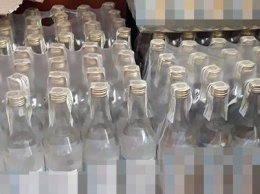 180 бутылок водки и 43 блока сигарет: в Запорожской области остановили водителя с фальсификатом, - ФОТО