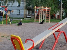В Славянске просят обновить детские площадки