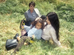 Ким Кардашьян с мамой и дочерью в рекламной кампании Fendi