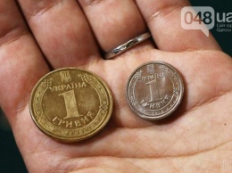Одесситы путают гривны-монеты с копейкой и оставляют кассирам супермаркетов, - ФОТО