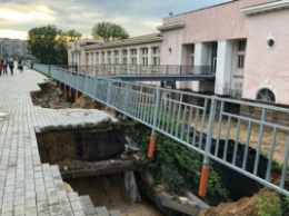 В России дождь разрушил дорогу, построенную к ЧМ: фото, видео