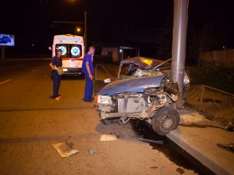 Смертельное ДТП в Днепре: автомобиль врезался в столб