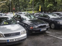 Масштабный протест владельцев авто на еврономерах: остаются под Кабмином до утра