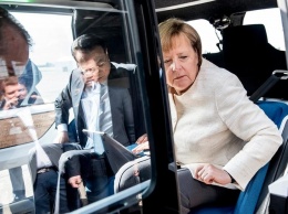 Ангела Меркель с Премьером Китая прокатились на автономном VW SEDRIC [видео]