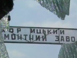 Разъяренный мужчина разбил авто "Запорожгаза" и угрожал работникам топором (Видео)