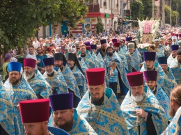 Сотни верующих прошлись крестным ходом по центру Одессы
