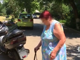 В Одессе пожилая женщина сломала руку после «общения» с мужчиной, который выгуливал собаку на детской площадке