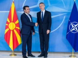 НАТО и Македония подписали документ о переговорах по вступлению страны в Альянс