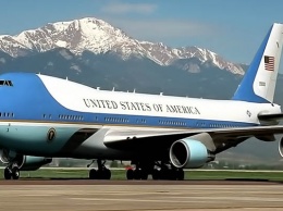 СМИ сообщили о намерении Трампа перекрасить президентский самолет