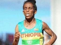 Сеть поразило фото 16-летней ефиопки, которая выглядит как пенсионерка