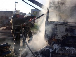 Грузовик сгорел в Харькове (фото)
