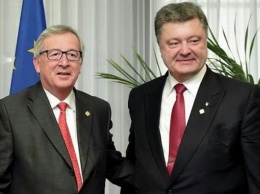 Пьяный глава Еврокомиссии едва не упал на Порошенко на саммите НАТО