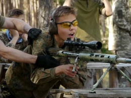 Российский "Первый канал" рассказал, что Ярош учит украинских детей убивать, используя опыт ИГИЛ. Видео