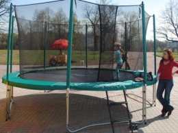 В Череповце установят бесплатные батуты для детей