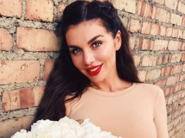 Любовь удивительна: Анна Седокова публично поблагодарила нового возлюбленного за шикарные розы