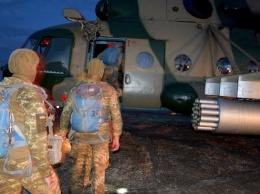 "Си Бриз": морпехи и курсанты Военной академии Одессы совершили ночное десантирование