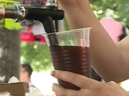 Смертельно опасный напиток продают людям на улицах Харькова (видео)