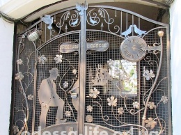 «Однажды в Одессе»: в городе появились уникальные арт-ворота