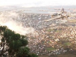 Очевидцы засняли летающий город над Кейптауном