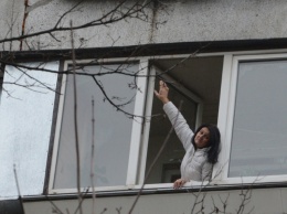 Киевская "учительница-супергерой": чудом спасла выпавшего с балкона 9-ого этажа соседа, ухватив его за ноги во время полета