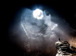 Туристы наткнулись на огромного подземного дракона в мексиканской пещере