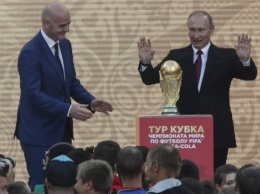 Сотник: простите, болельщики, но Путин прикоснулся к вашей любимой игре. А все, к чему он прикасается, начинает вонять дерьмом и кровищей