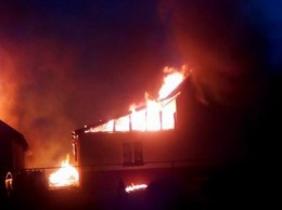 На Закарпатье сгорел детский сад ромов, местные жители подозревают поджог (ФОТО)