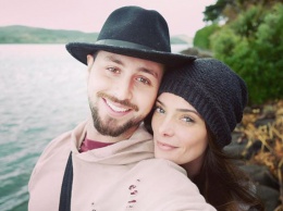 Медовый месяц без комплексов: Эшли Грин и Пол Коури отдыхают на нудистском пляже