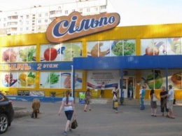 Украинцам продают сладости с червями