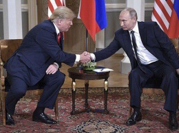 "Чтоб с ходулей не упасть": сеть повеселила реакция Путина на рукопожатие Трампа