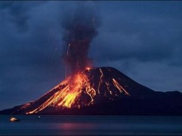 На Гавайях лава после извержения вулкана залила лодку с людьми: больше 20 пострадавших
