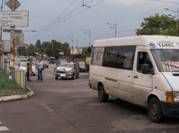 В Днепре на Слобожанском проспекте столкнулись маршрутка и такси