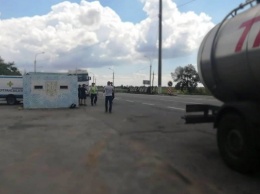 Продажные "активисты" провоцировали сотрудников Укртрансбезопасности