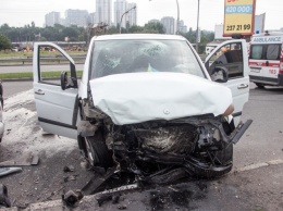 Жуткое ДТП в Киеве: столкнулись Daewoo и Mercedes, двое погибли, двоих госпитализировали
