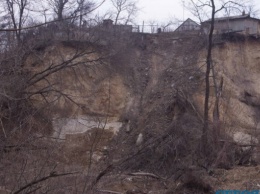 Дома по улице Корчеватской в Киеве находятся под угрозой оползня