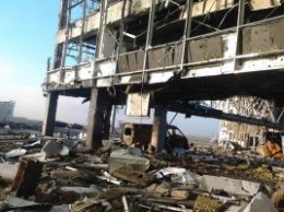 Выжженная земля и руины: в сети появились новые фото Донецкого аэропорта