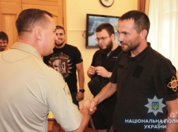 Головин наградил одесситов, которые задержали вооруженного правонарушителя (фото)