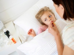 Что можно и что нельзя делать при высокой температуре у ребенка: какие выбрать лекарства, и как оказать первую помощь - советы врачей родителям