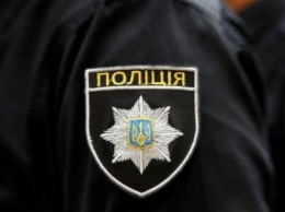 Одесские патрульные поймали троицу, отобравшую у прохожего мобильный телефон, - ФОТО